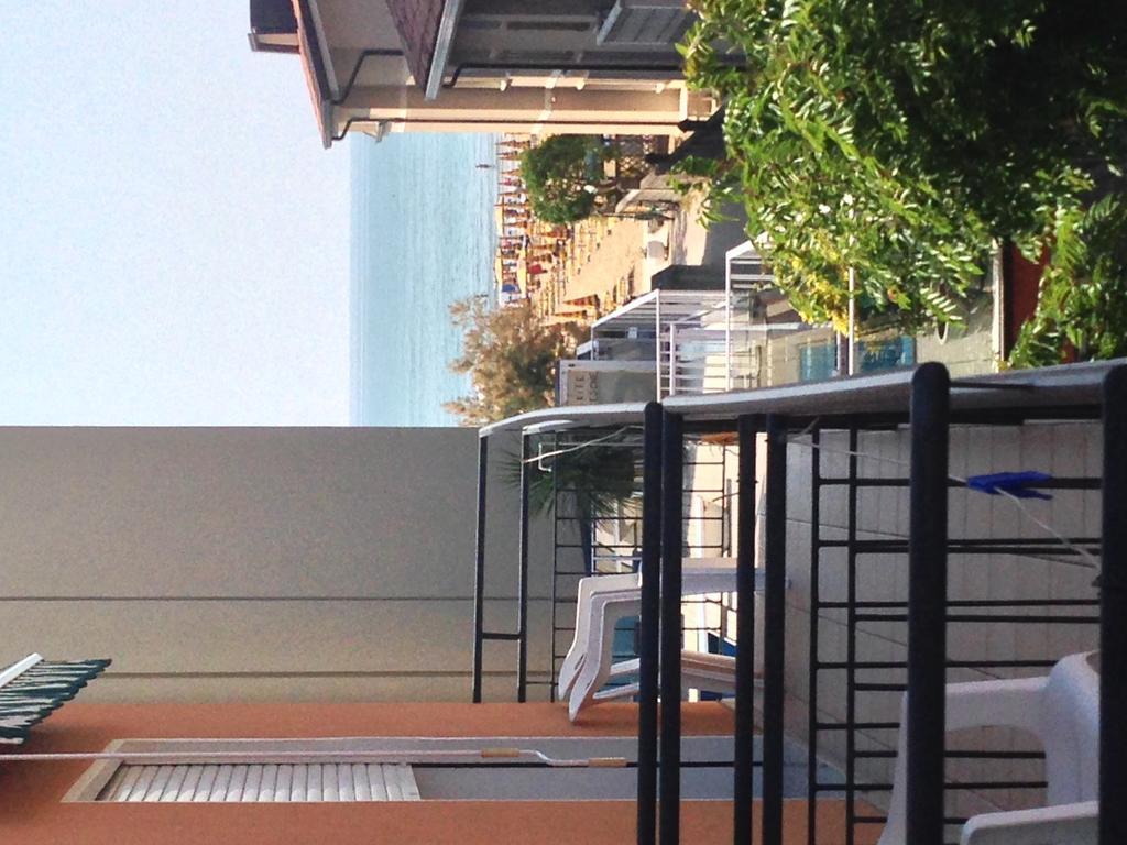 Pensione Villa Joli Lido di Jesolo Buitenkant foto