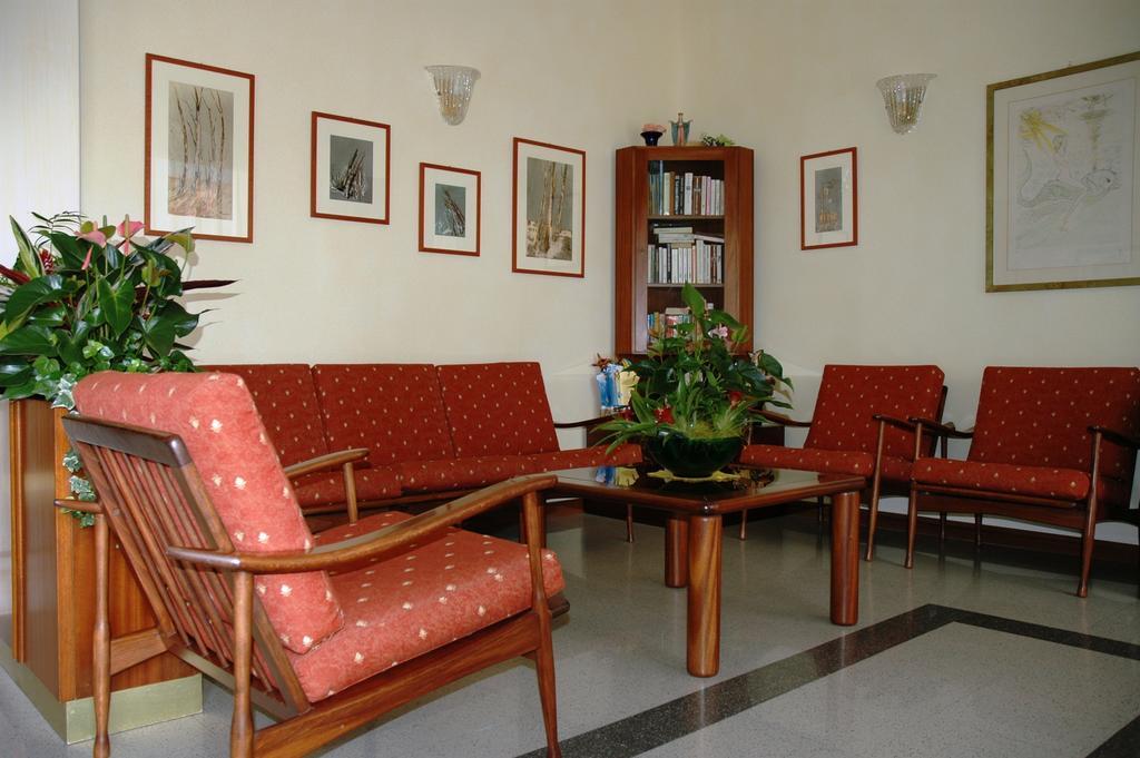 Pensione Villa Joli Lido di Jesolo Buitenkant foto