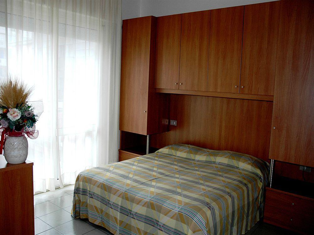 Pensione Villa Joli Lido di Jesolo Buitenkant foto