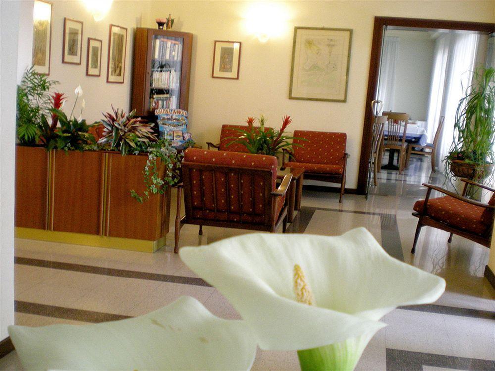 Pensione Villa Joli Lido di Jesolo Buitenkant foto