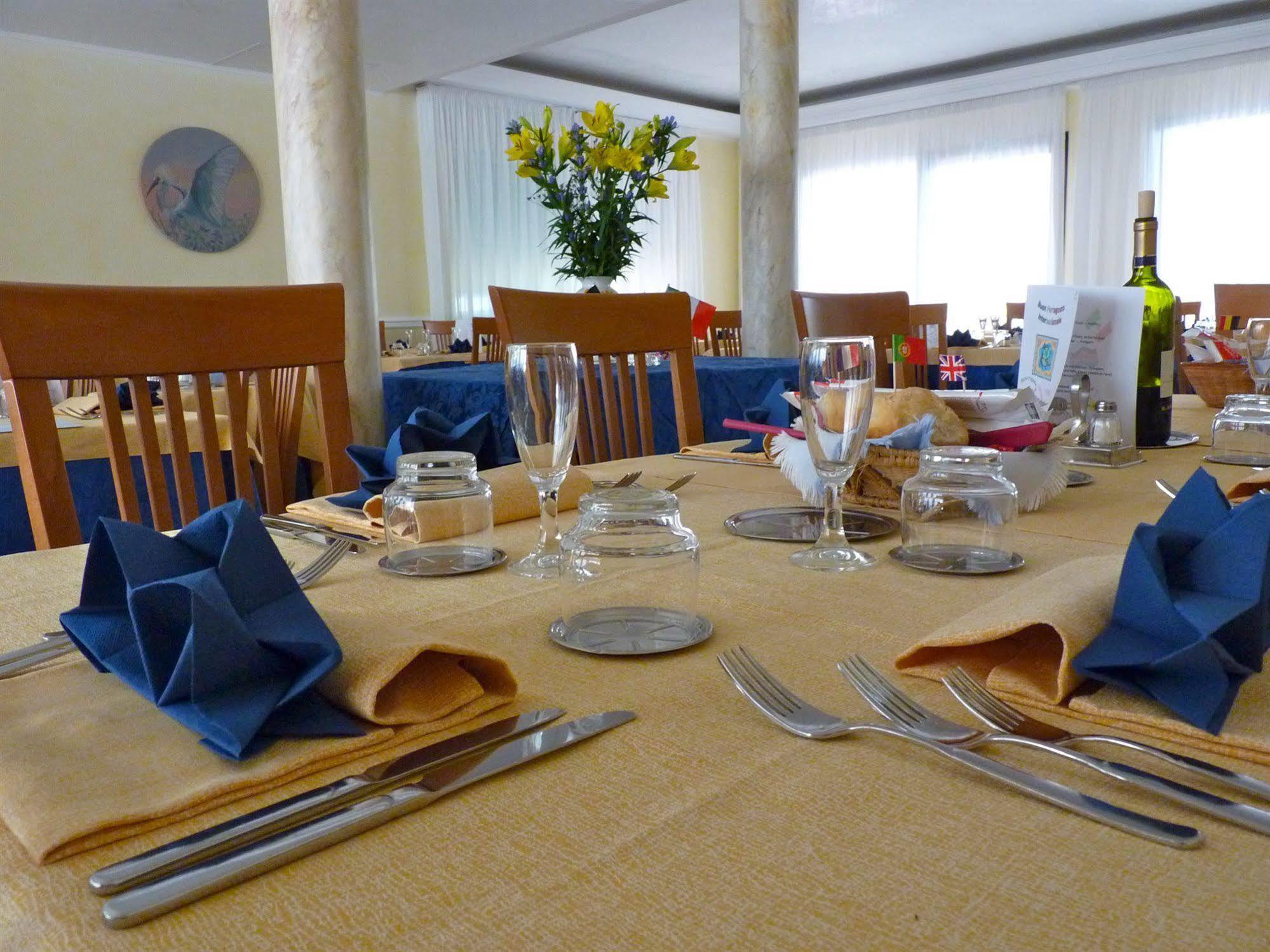 Pensione Villa Joli Lido di Jesolo Buitenkant foto