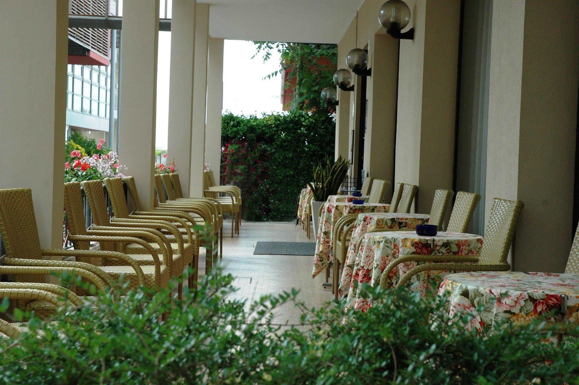 Pensione Villa Joli Lido di Jesolo Buitenkant foto
